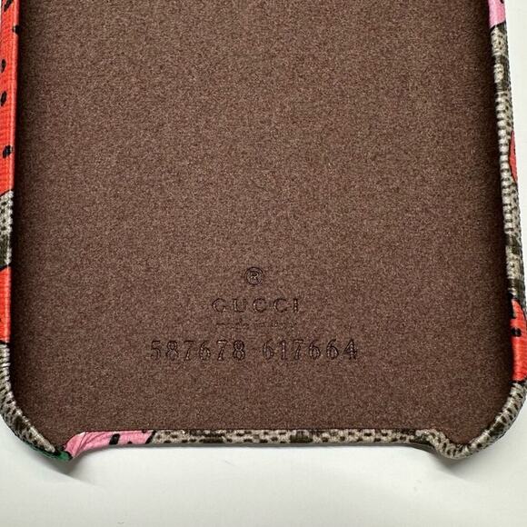 NWB | Gucci | Strawberry iPhone X/XS Case - Picture 4 of 8